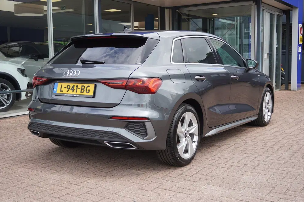 Audi A3 35 TFSI S edition Automaat uit 2021, foto 8
