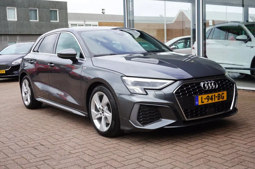 Audi A3 35 TFSI S edition Automaat uit 2021, foto 9