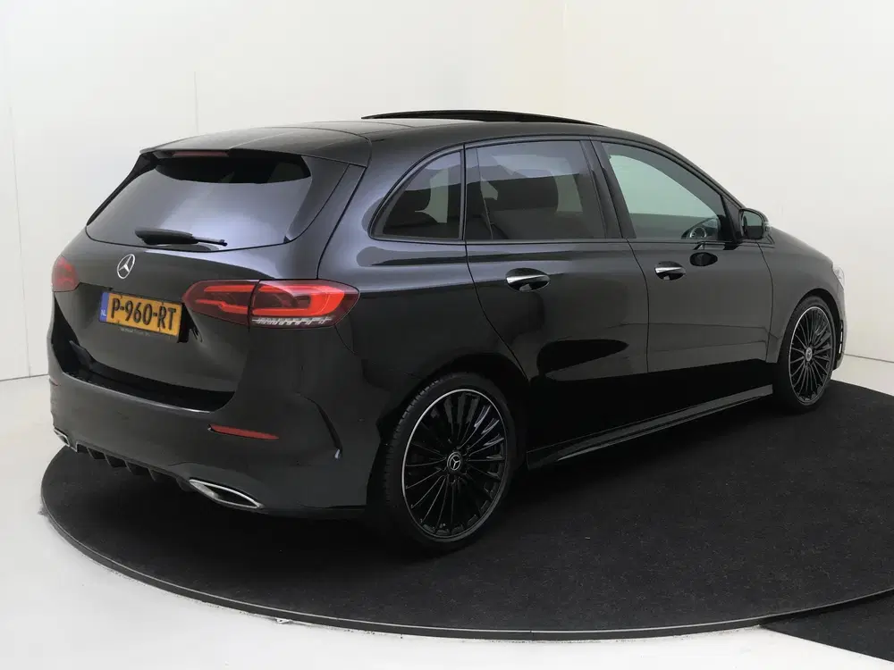 Mercedes-Benz B-Klasse 180 Business Solution AMG uit 2022, foto 2