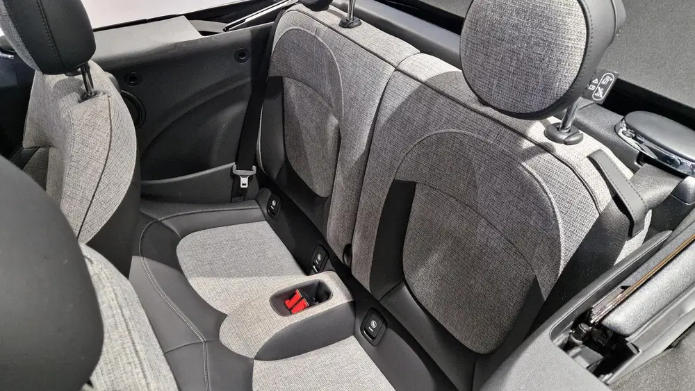 Mini Cabrio 1.5 Cooper uit 2021, foto 8