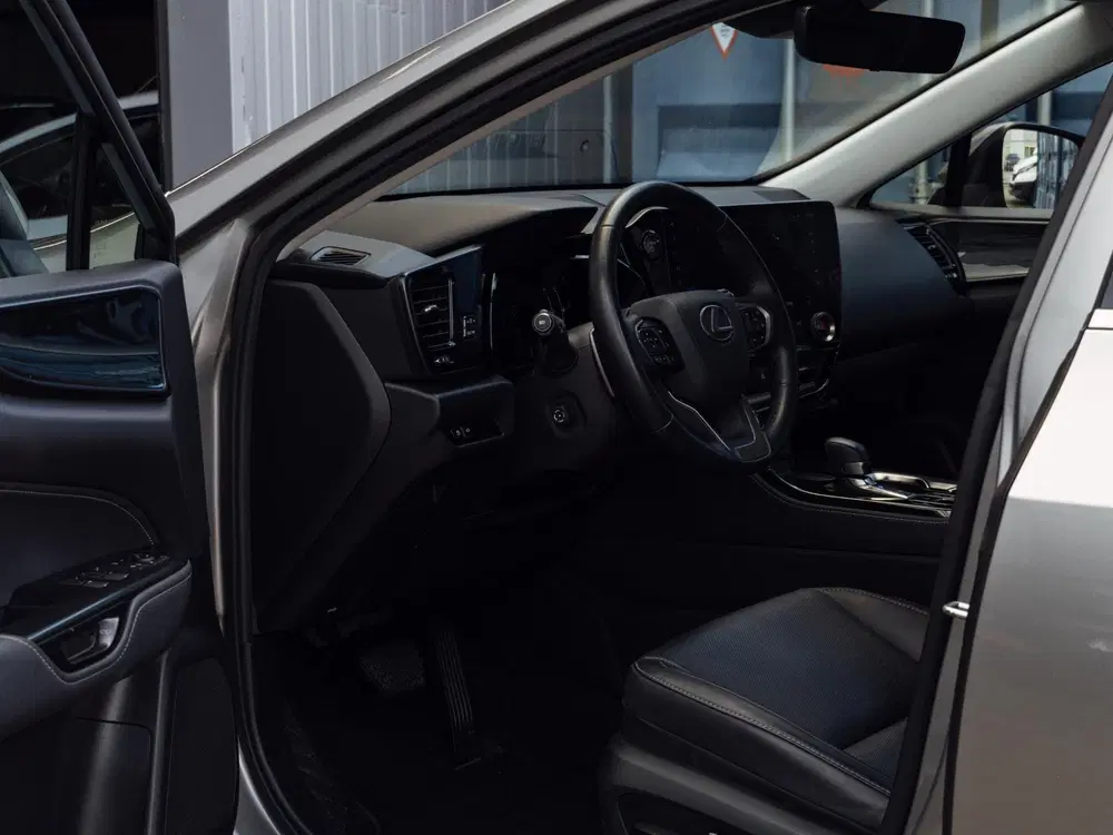 Lexus NX 350h AWD Launch Edition uit 2023, foto 14