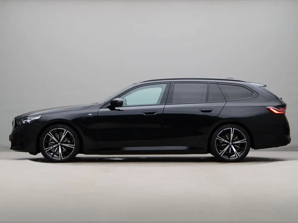 BMW 5-serie 530e Touring M-Sport uit 2025, foto 12