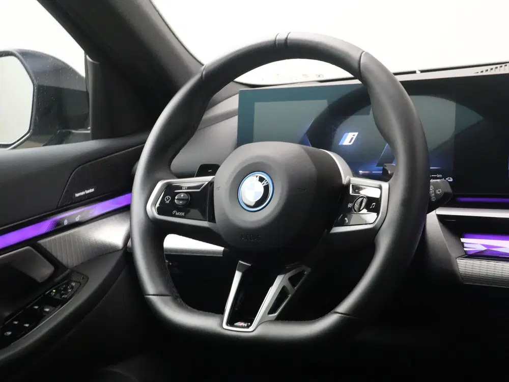 BMW 5-serie 530e Touring M-Sport uit 2025, foto 2