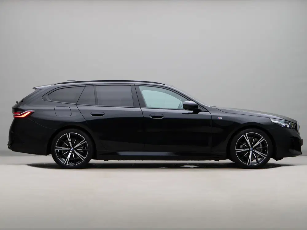 BMW 5-serie 530e Touring M-Sport uit 2025, foto 8