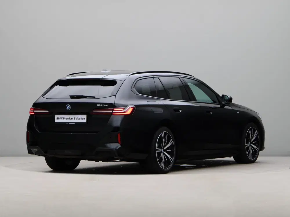 BMW 5-serie 530e Touring M-Sport uit 2025, foto 9
