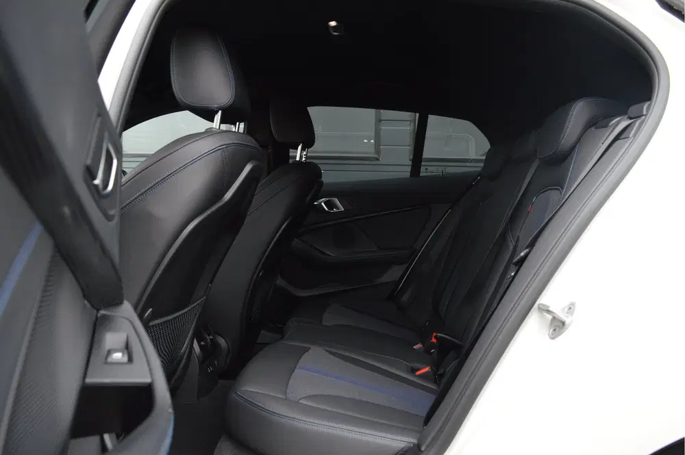 BMW 1-serie 118i Business Edition uit 2021, foto 10