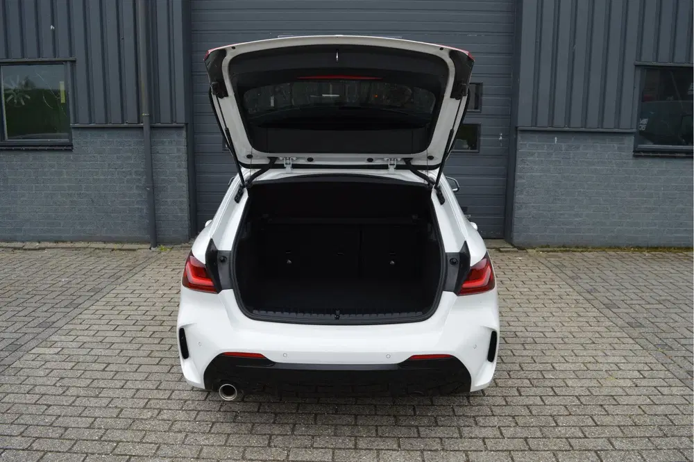 BMW 1-serie 118i Business Edition uit 2021, foto 11