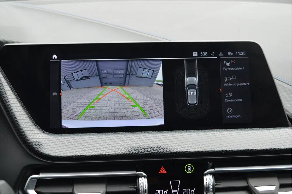 BMW 1-serie 118i Business Edition uit 2021, foto 15