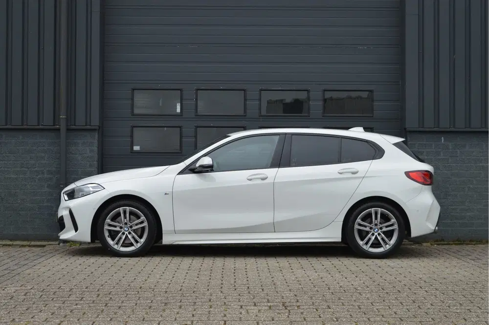 BMW 1-serie 118i Business Edition uit 2021, foto 3