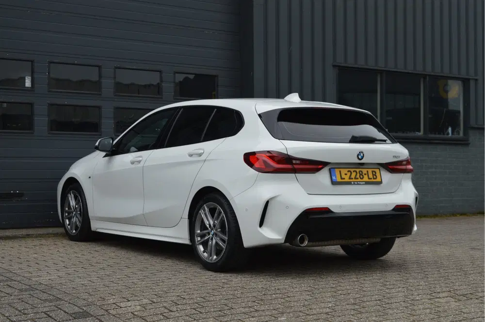 BMW 1-serie 118i Business Edition uit 2021, foto 4