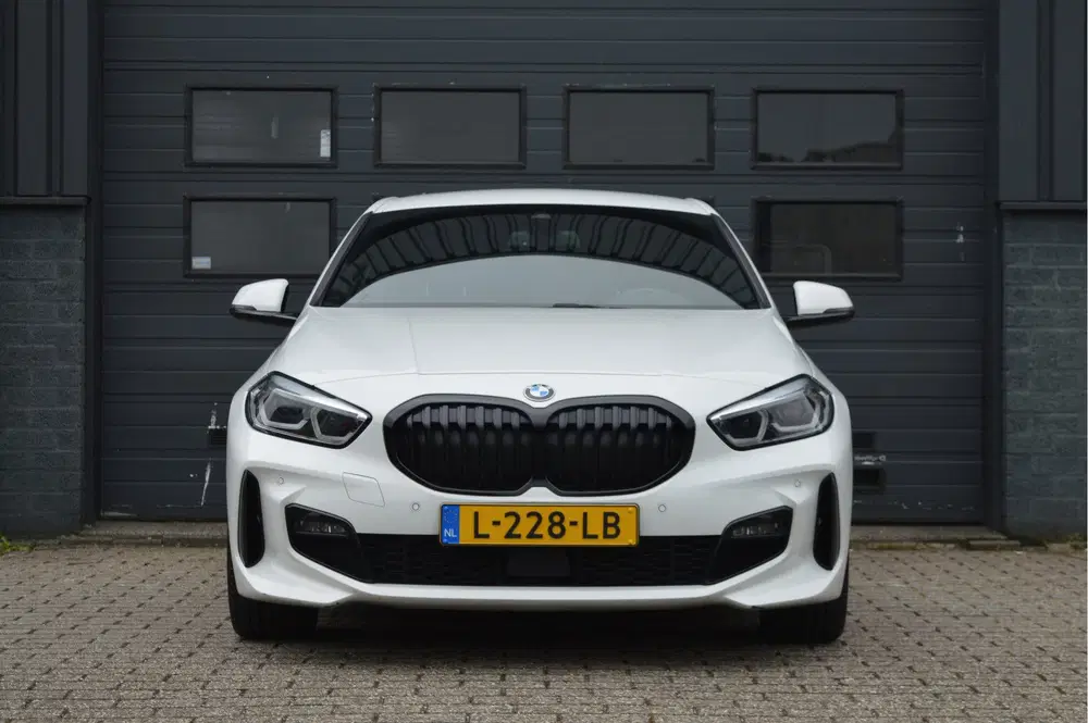BMW 1-serie 118i Business Edition uit 2021, foto 5