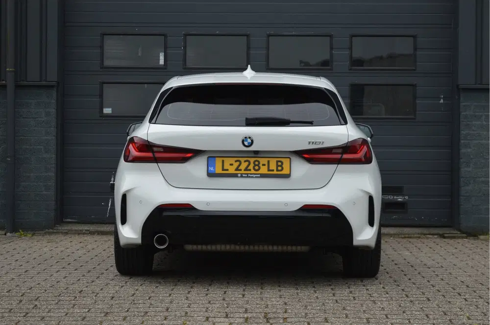 BMW 1-serie 118i Business Edition uit 2021, foto 6