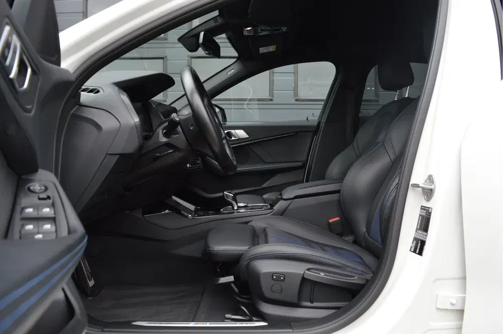 BMW 1-serie 118i Business Edition uit 2021, foto 8
