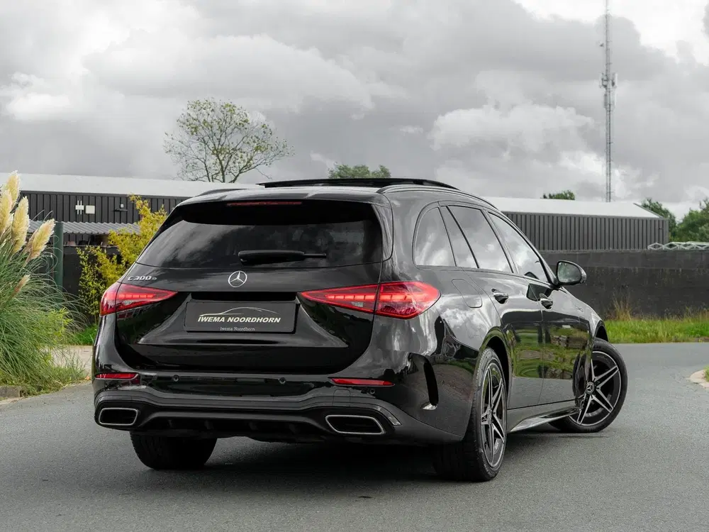 Mercedes-Benz C-Klasse Mercedes C-klasse Estate 300 e AMG uit 2022, foto 2