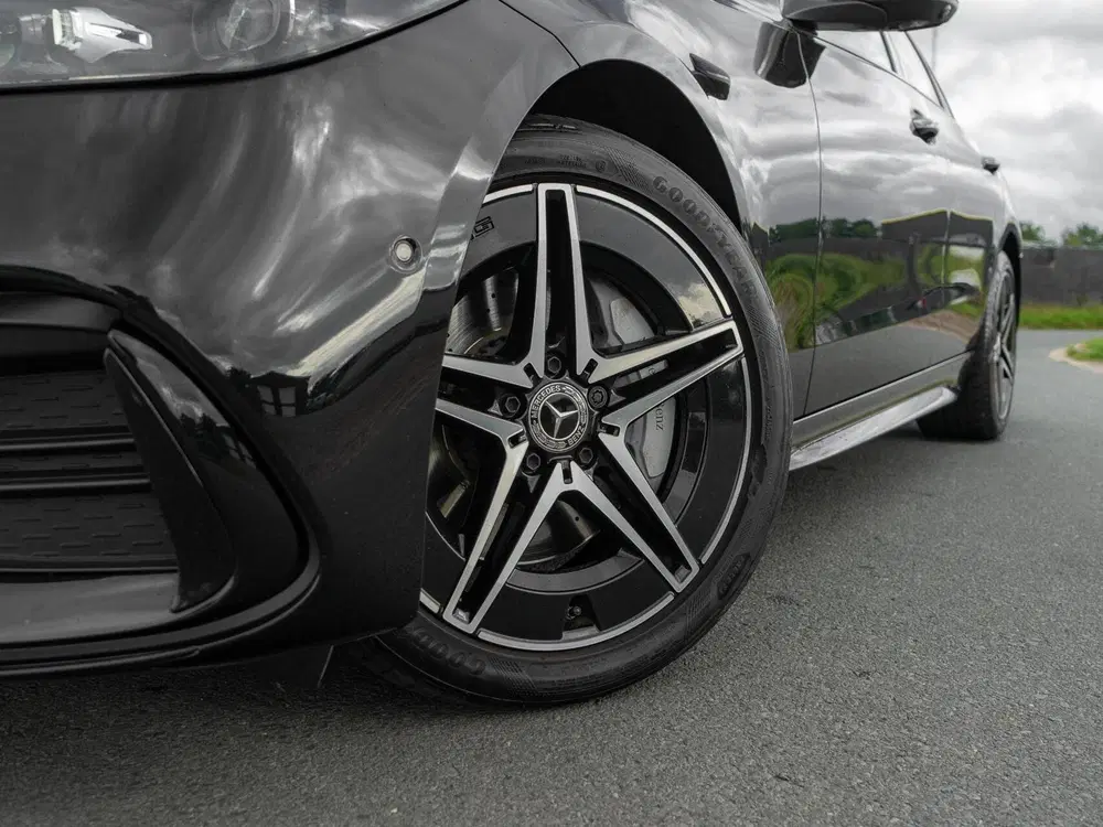 Mercedes-Benz C-Klasse Mercedes C-klasse Estate 300 e AMG uit 2022, foto 4