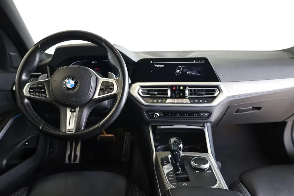 BMW 3-serie Sedan 330e uit 2021, foto 10