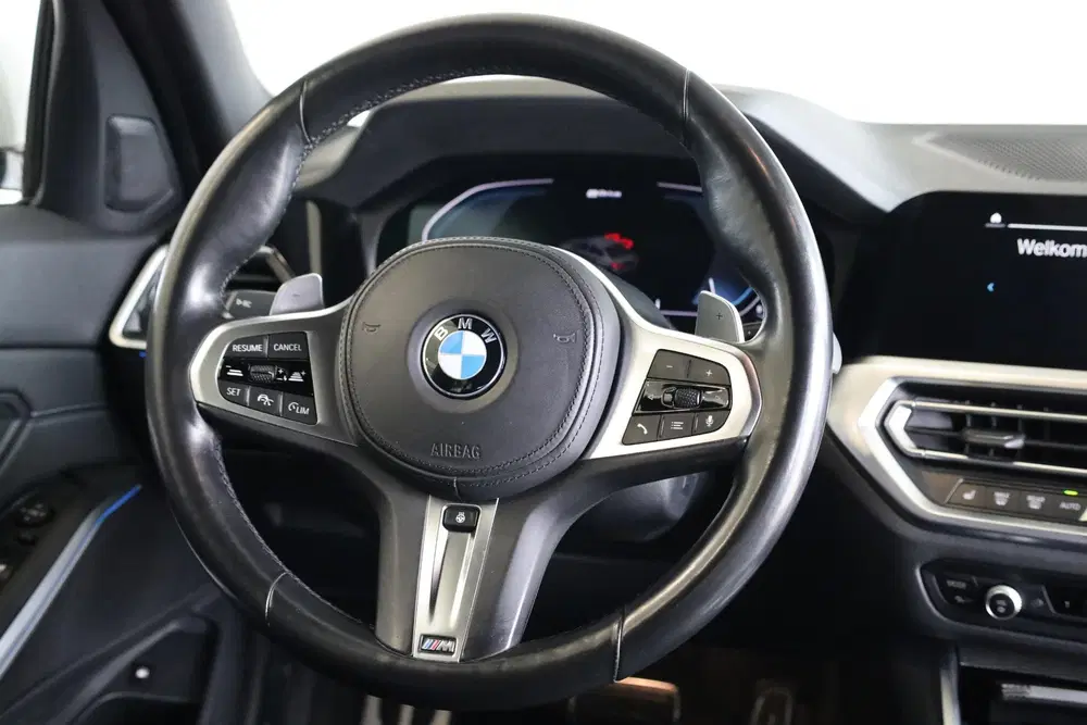 BMW 3-serie Sedan 330e uit 2021, foto 11