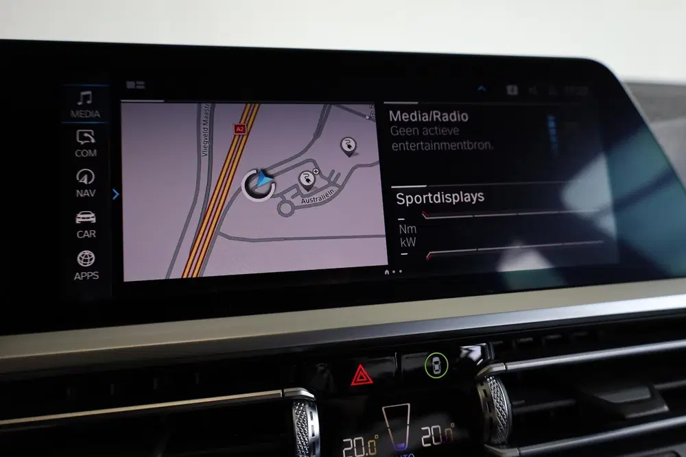 BMW 3-serie Sedan 330e uit 2021, foto 14