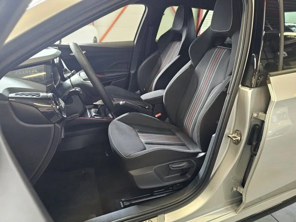Skoda Fabia 1.0 TSI Monte Carlo uit 2025, foto 14