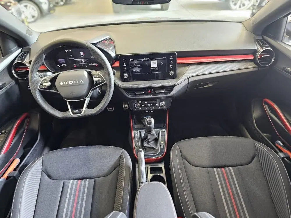 Skoda Fabia 1.0 TSI Monte Carlo uit 2025, foto 3
