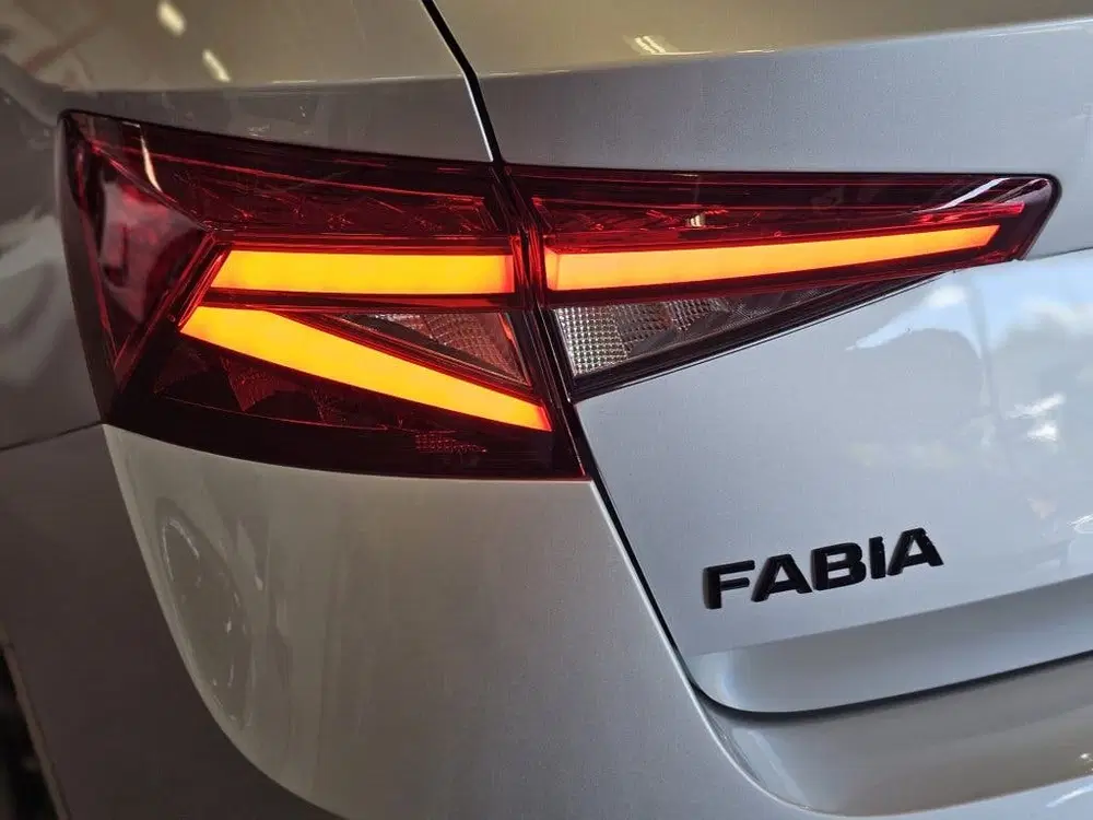 Skoda Fabia 1.0 TSI Monte Carlo uit 2025, foto 8