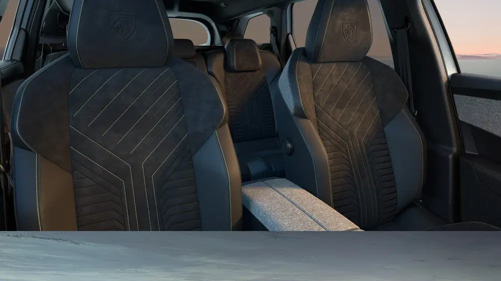 Peugeot 5008 1.6 PLUG-IN HYBRID 225 GT EAT8 uit 2025, foto 4