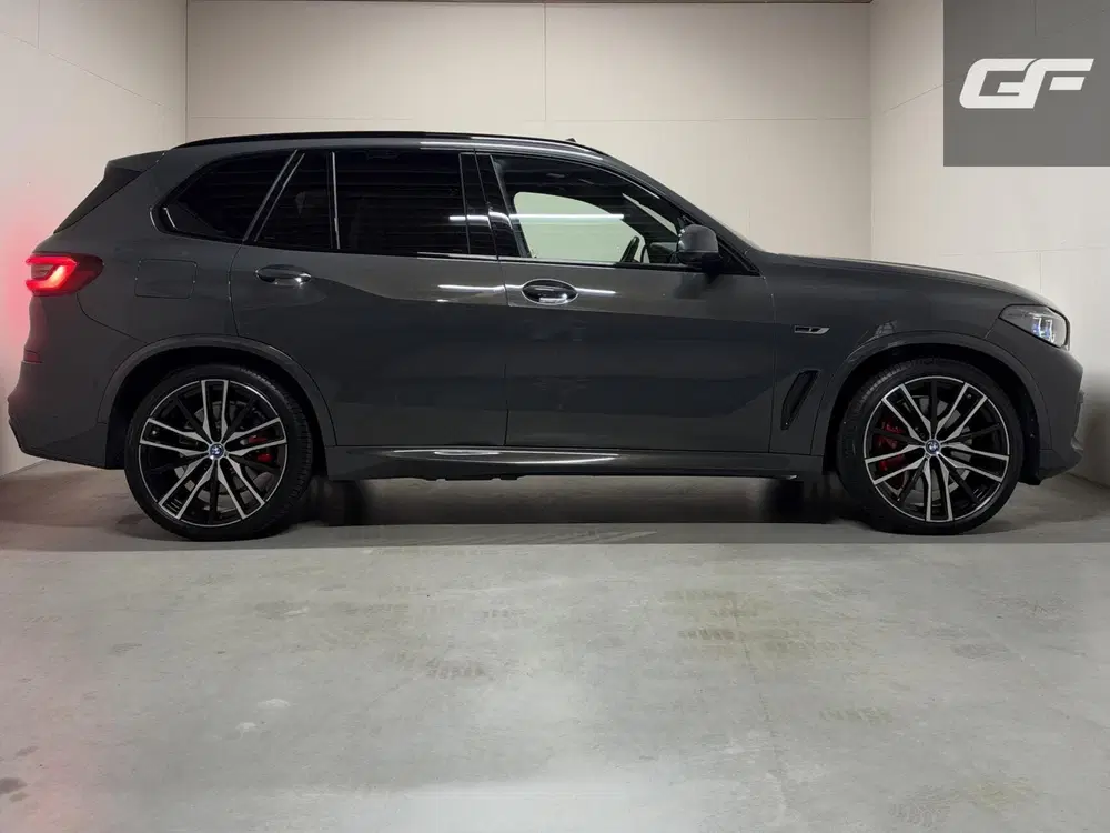 BMW X5 xDrive45e M-Sport Individual Dravitgrau Pa uit 2023, foto 3