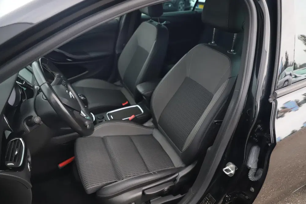 Opel Astra 1.2 Design & Tech LMV Navigatie Ach uit 2021, foto 6