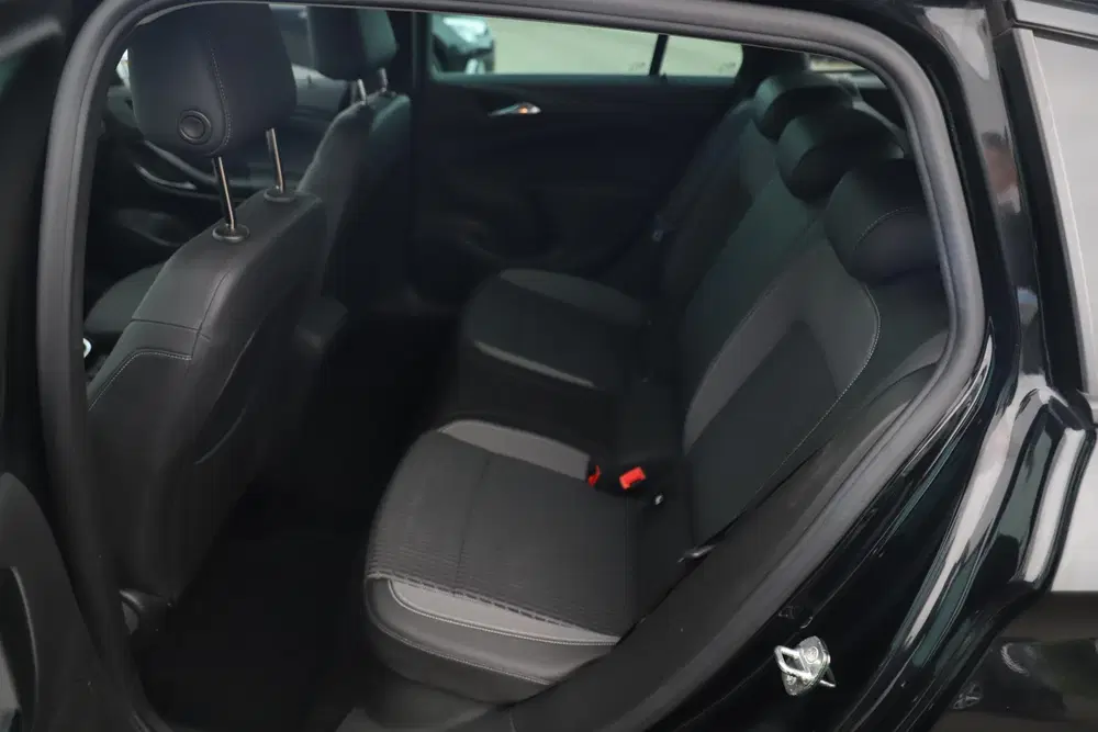 Opel Astra 1.2 Design & Tech LMV Navigatie Ach uit 2021, foto 7