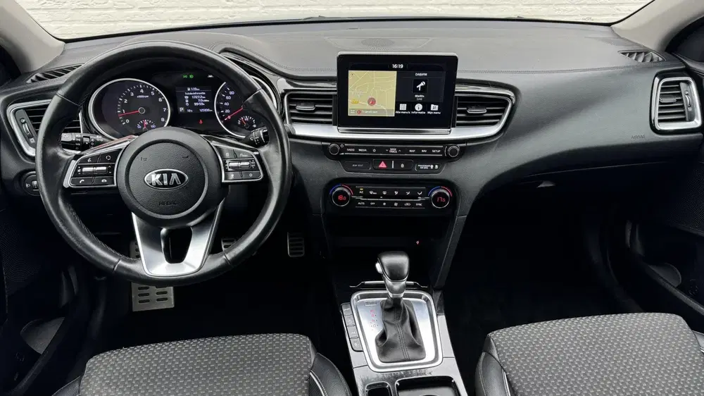 Kia Ceed 1.4 T-GDi DynamicLine Dealeronderhouden uit 2019, foto 2