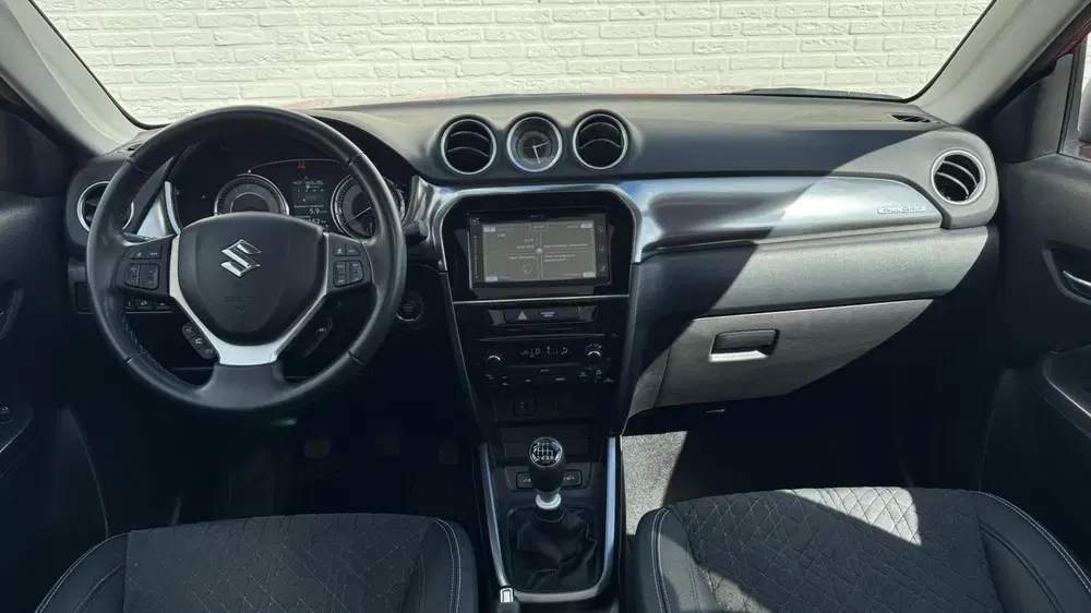 Suzuki Vitara 1.4 Boosterjet AllGrip Adaptive cruise Cli uit 2021, foto 2