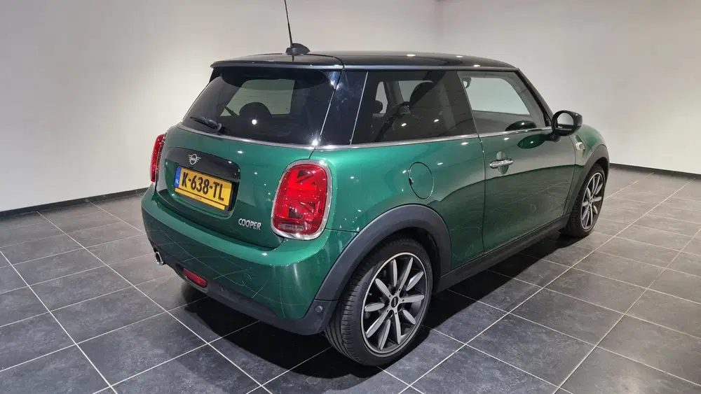 Mini Cooper 1.5 Cooper Chili uit 2020, foto 2