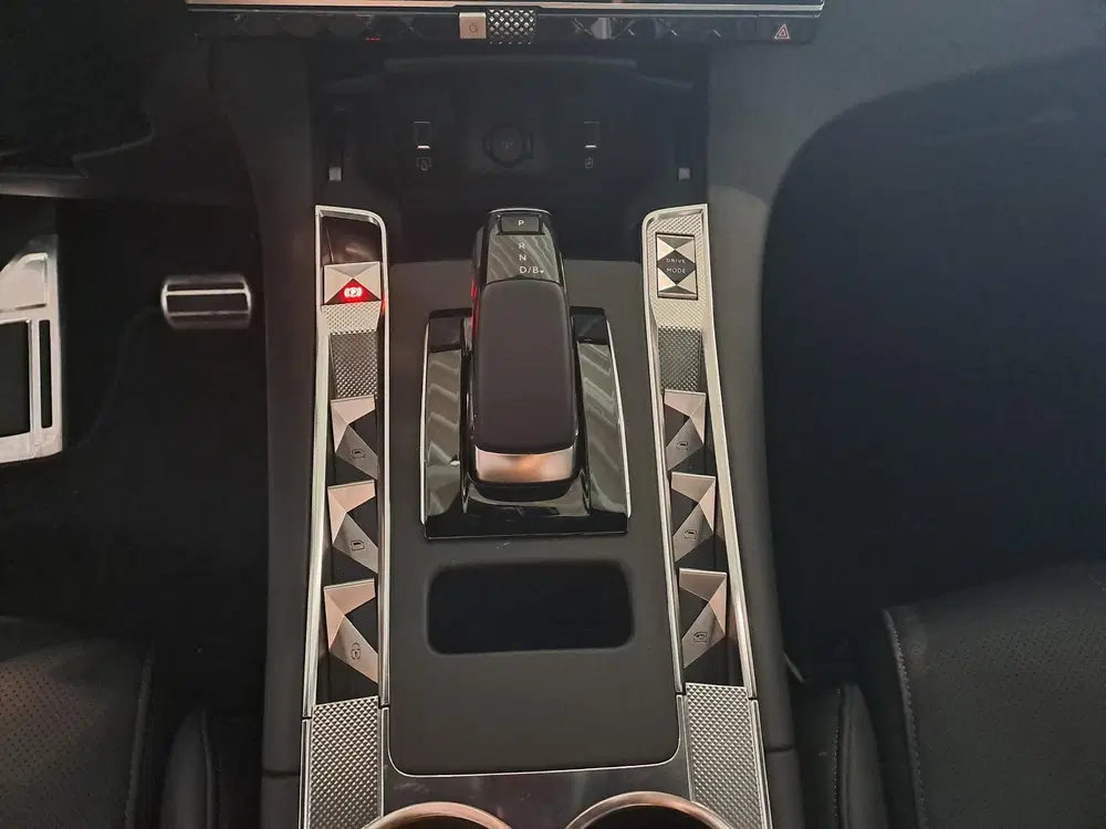 DS Automobiles DS 7 DS 7 1.6 PHEV 300 4x4 Etoile uit 2025, foto 14