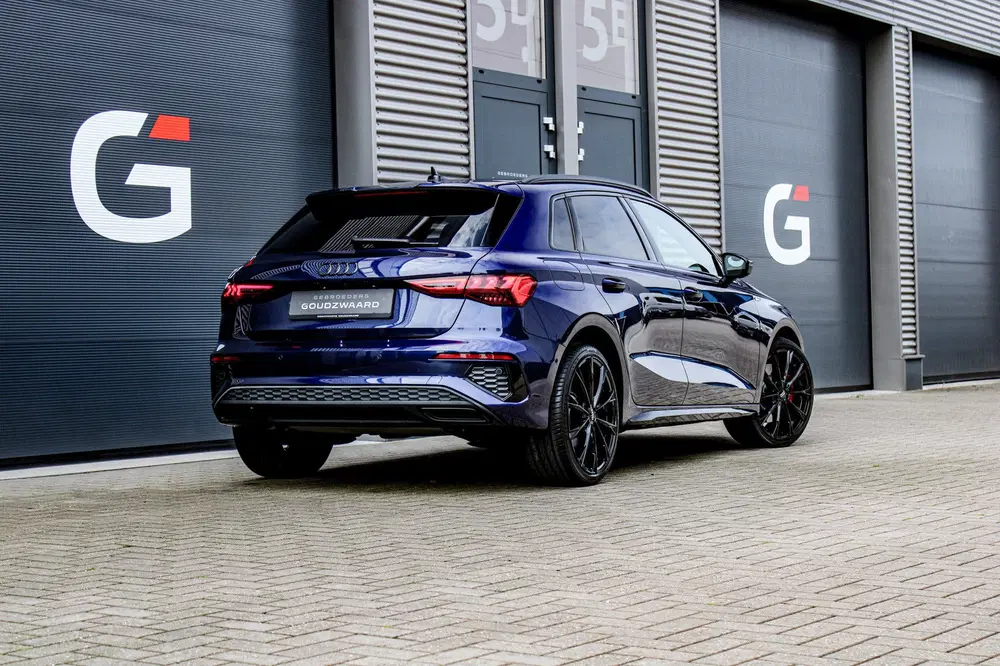 Audi A3 45 TFSI e S edition Competition uit 2022, foto 2
