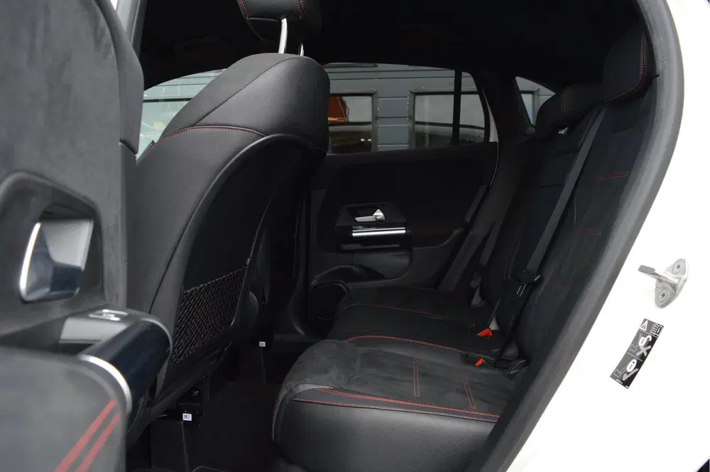 Mercedes-Benz GLA GLA 200 Business Solution AMG uit 2021, foto 10