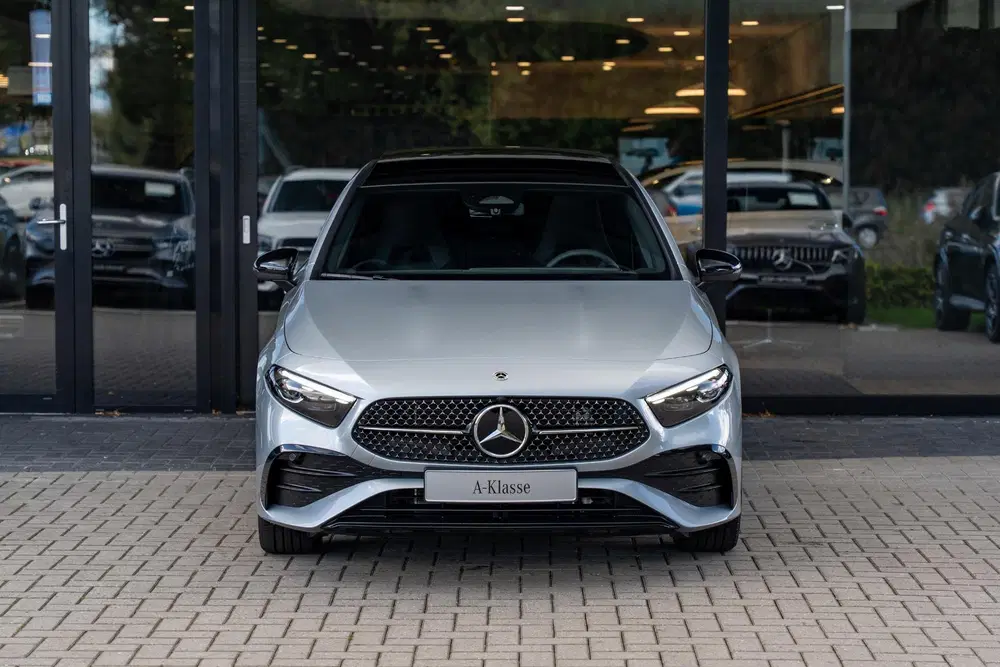 Mercedes-Benz A-Klasse 250e Business Solution AMG uit 2025, foto 2