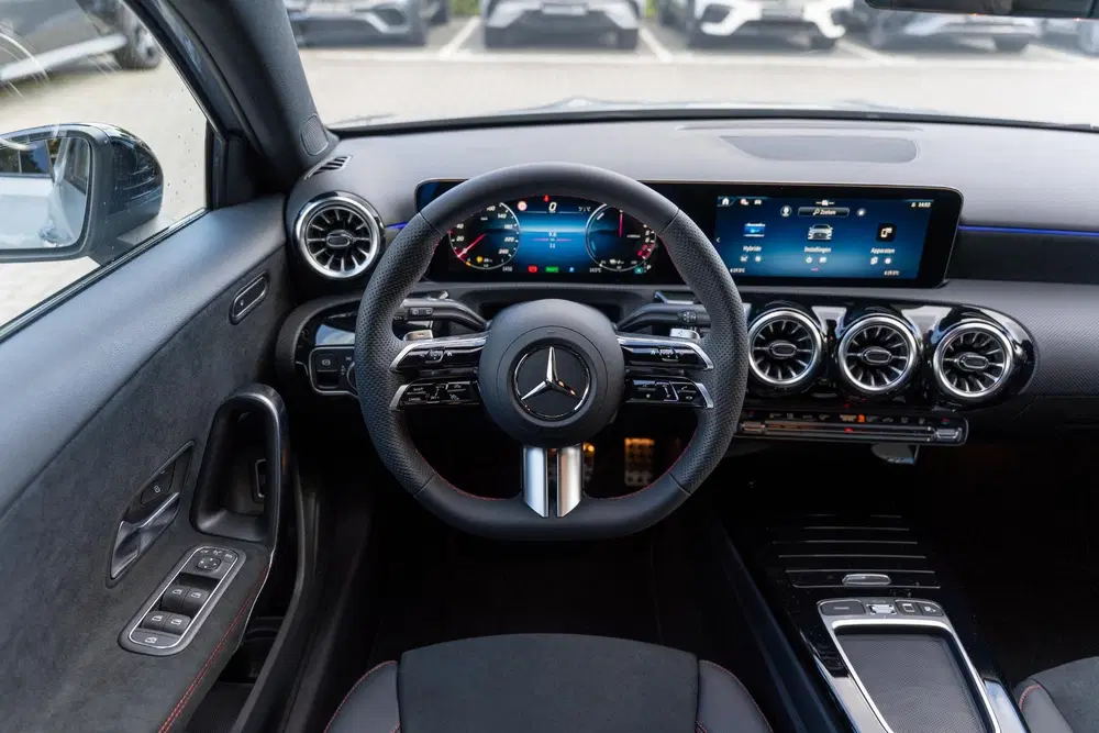 Mercedes-Benz A-Klasse 250e Business Solution AMG uit 2025, foto 4