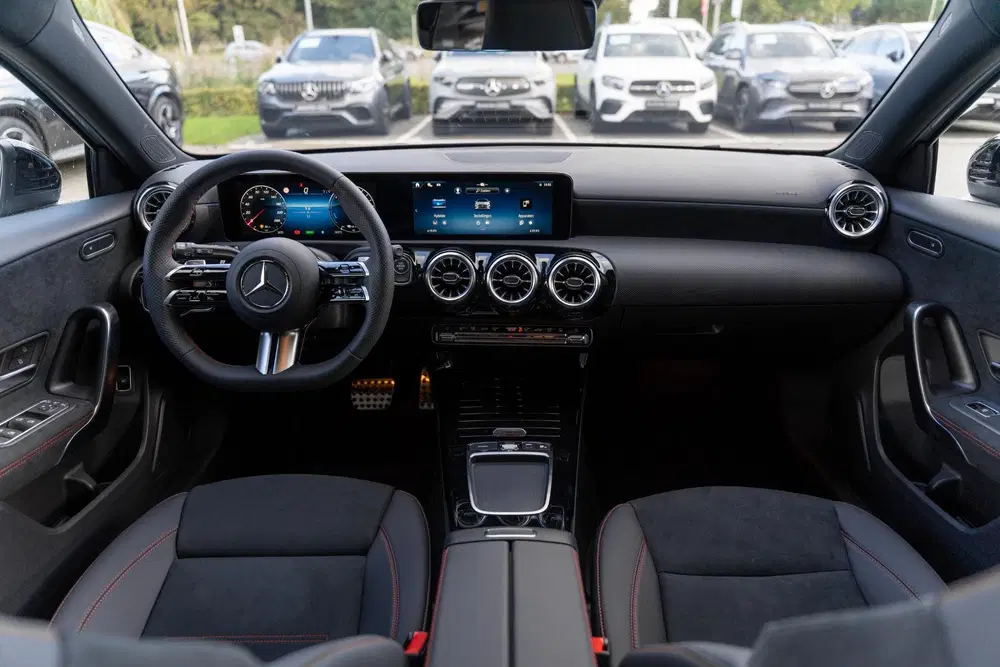 Mercedes-Benz A-Klasse 250e Business Solution AMG uit 2025, foto 6