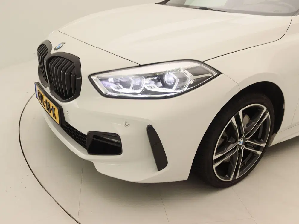 BMW 1-serie 120i Executive Edition uit 2023, foto 15