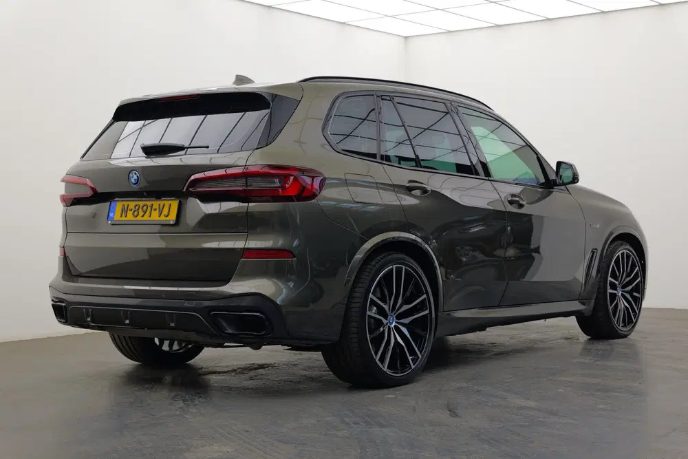 BMW X5 xDrive45e High Executive uit 2022, foto 2