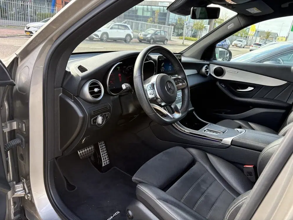 Mercedes-Benz GLC 200 Premium AMG-line uit 2020, foto 10
