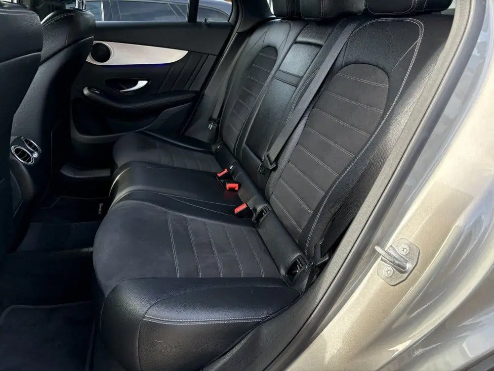 Mercedes-Benz GLC 200 Premium AMG-line uit 2020, foto 12