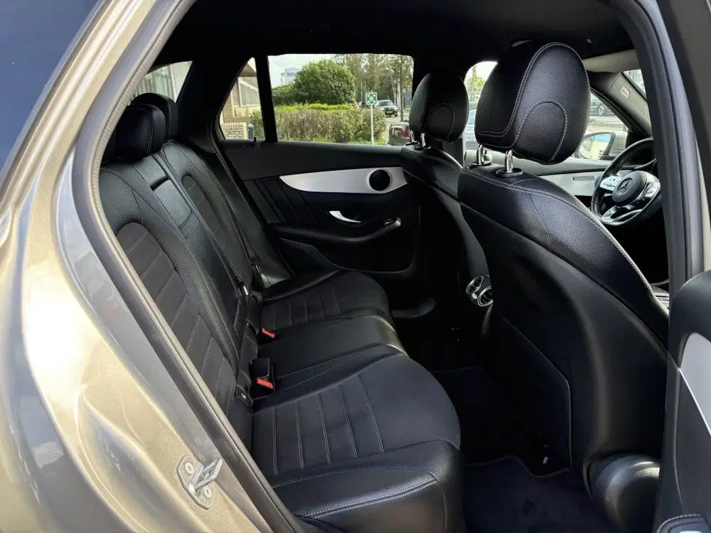 Mercedes-Benz GLC 200 Premium AMG-line uit 2020, foto 15