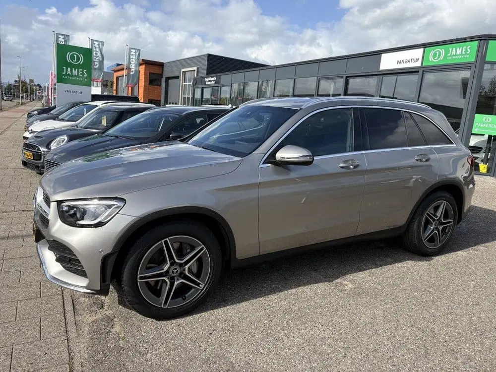 Mercedes-Benz GLC 200 Premium AMG-line uit 2020, foto 2