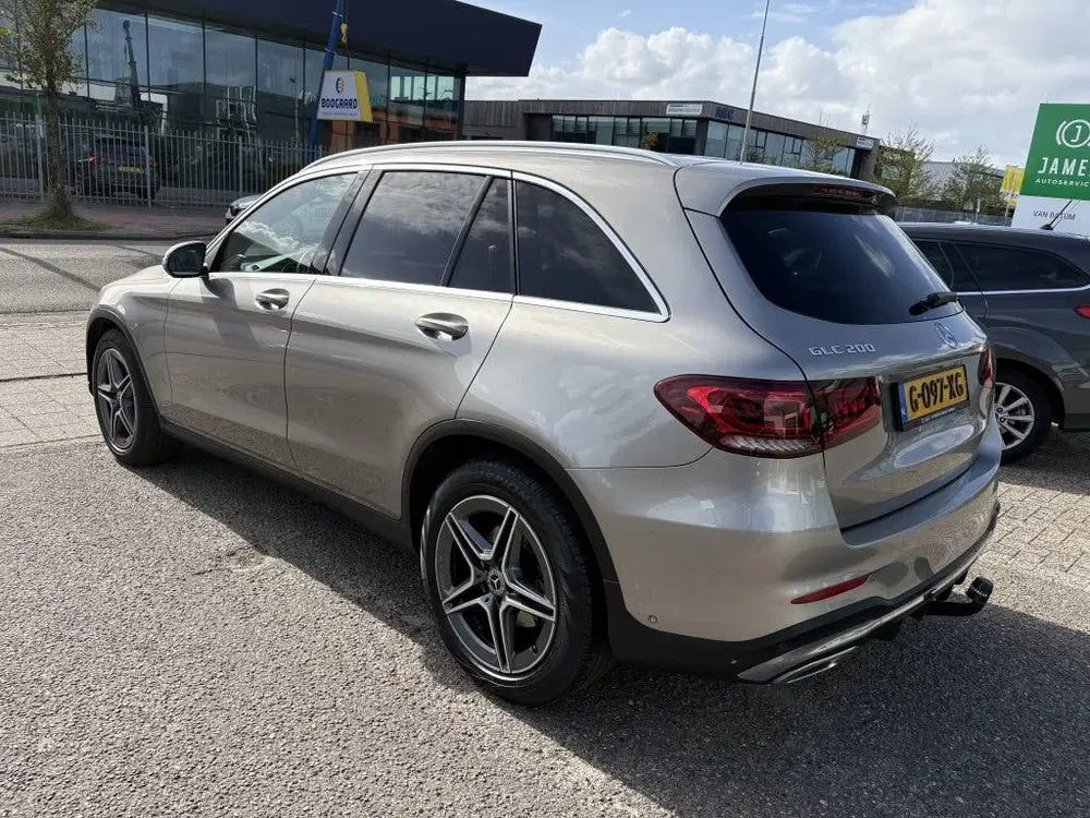 Mercedes-Benz GLC 200 Premium AMG-line uit 2020, foto 3
