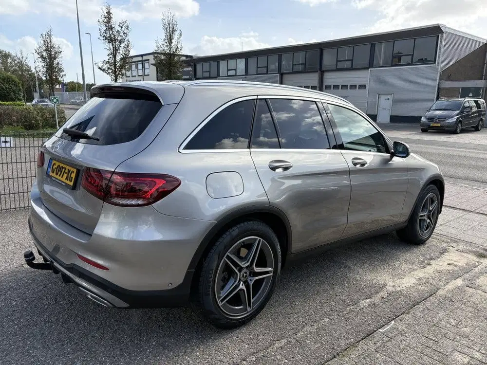 Mercedes-Benz GLC 200 Premium AMG-line uit 2020, foto 6