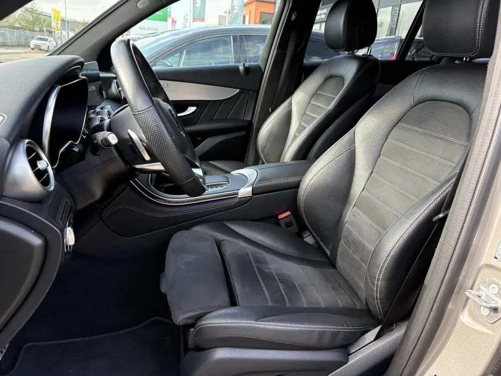 Mercedes-Benz GLC 200 Premium AMG-line uit 2020, foto 9