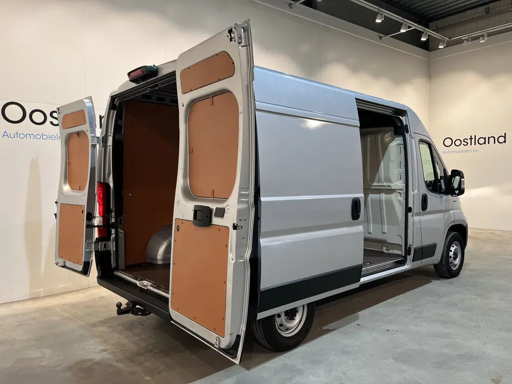 Fiat Ducato 2.3 MultiJet 120 PK L2H2 uit 2021, foto 2
