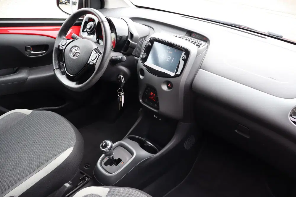 Toyota Aygo 1.0 VVT-i x-joy Automaat Nederlandse auto uit 2021, foto 2