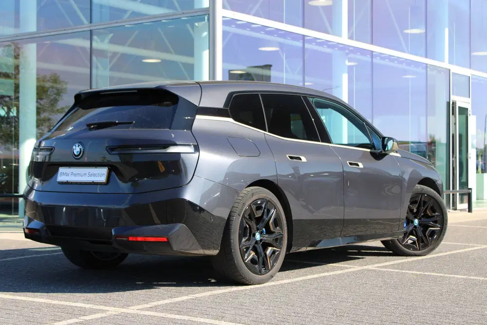 BMW iX xDrive40 High Executive uit 2023, foto 2